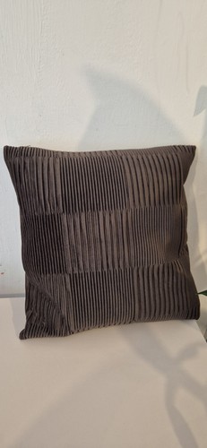 Pleated velvet cushion cover - pleated,